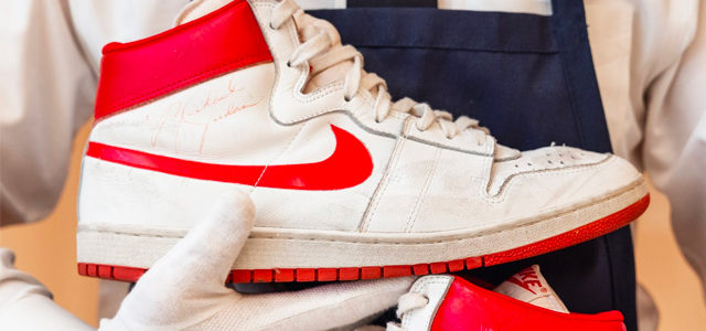 Une paire de Nike portée par Michael Jordan vendue 1,5 million de dollars