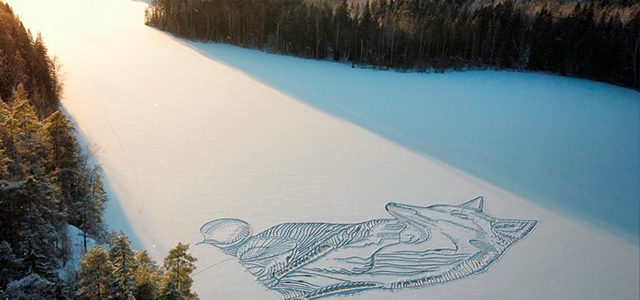 Finlande : un artiste dessine un renard géant sur un lac gelé